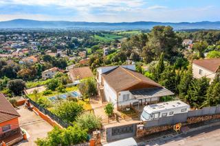 Chalet à Cànoves i Samalús. Casa única con vistas espectaculares, bbcoa, piscina, huerto. 2