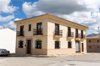 Casa adossada a Villanueva del Trabuco. Casa en venta con 2 viviendas independientes en la población de