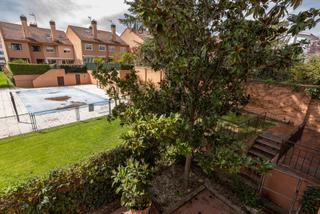 Reihenhaus in Pueblo. Chalet adosado en pozuelo de alarcon