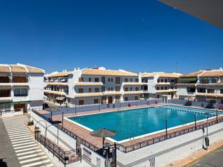 Apartament  Avenida ronda. Piso reformado a 200m de la playa, con parking, piscina y pista