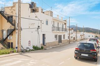Casa adossada  Carrer valldolitg. Oportunidad única en blanes! casa esquinera de 257 m para rehabi
