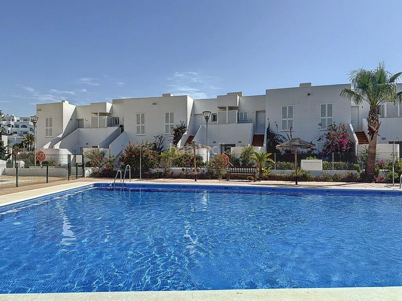 Foto bc1bbcbe-5284-46b6-9dcf-9ea7a8ed0567. Casa aparellada amb calefacció aparcament piscina a Mojácar