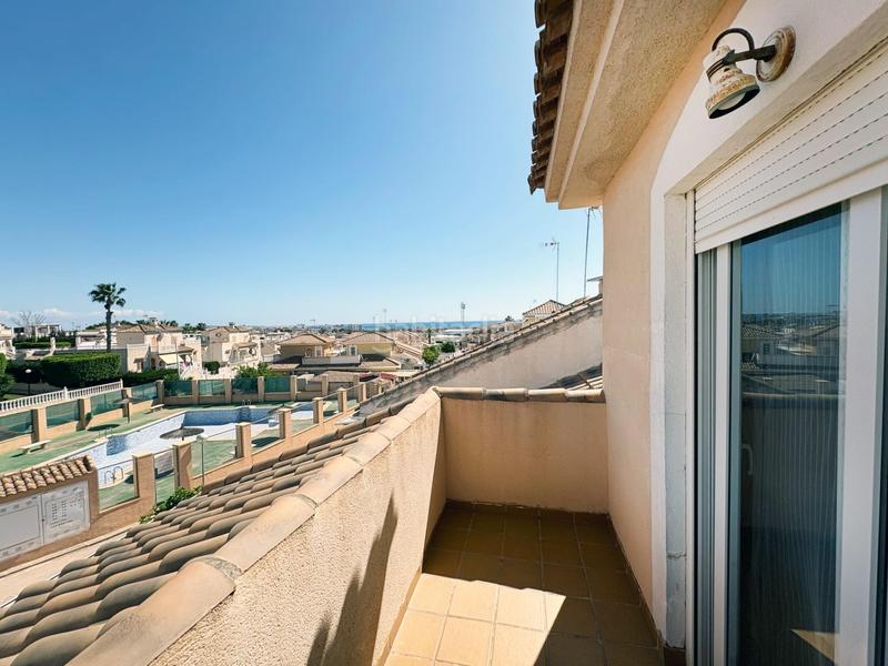Foto f9668e74-100e-4a7e-ab23-f35544b7da7d. Casa aparellada amb aparcament piscina a Los Balcones-Los Altos Torrevieja