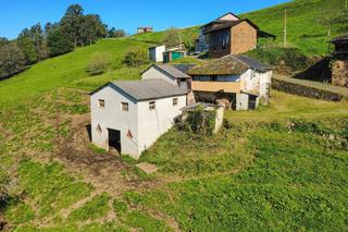 Masia a Villar carcedo 7. Magnífico caserío tradicional asturiano en valdés, asturias.