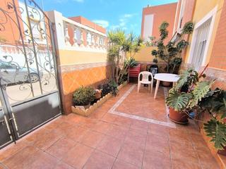 Maison  Calle calle de miguel hernández. Amplio dúplex con 4 dormitorios, patio y garaje en zona residenc