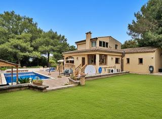 Xalet a Port d´Alcúdia-Platja dÁlcúdia. Villa a la venta en alcudia, zona residencial aucanada  tranquil