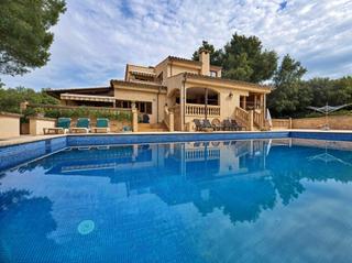 Chalet in Port d´Alcúdia-Platja dÁlcúdia. Villa a la venta en alcudia, zona residencial aucanada  tranquil