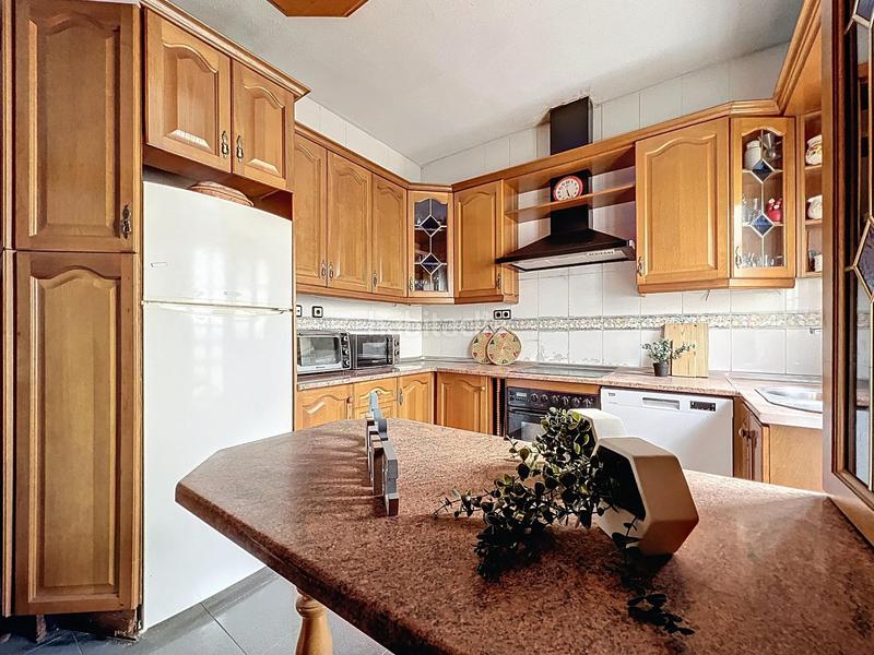 Foto 5a5e1d7d-8a19-48cb-acda-07037021707e. Chalet mit parking in Ciudad Jardín - Tagarete - El Zapillo Almería