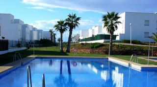 Appartement à Avenida jj mm almeria 2005 (ty). Piso de 2 dormitorios con piscina y garaje