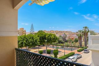 Apartament  Cartagena. Vivienda con terraza, piscina y garaje en formentera