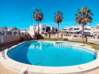 Casa a Los Almendros. Villa de ensueño de tres dormitorios en orihuela costa