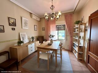 Chalet à Paseo del parque 2. Chalet amplio con jardín y garaje en el centro de madroñera, fre