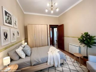 Chalet in Paseo del parque 2. Chalet amplio con jardín y garaje en el centro de madroñera, fre