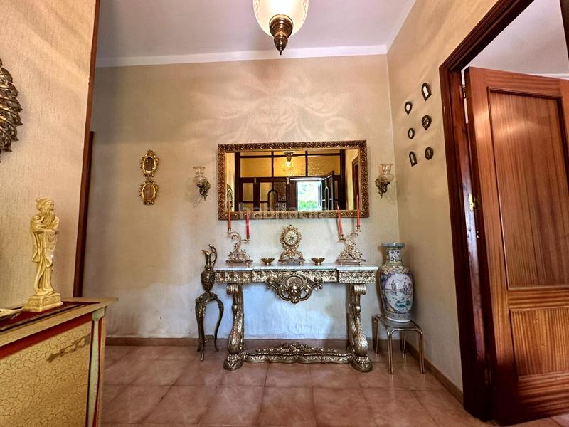 Foto 0eb95308-b0b2-41ae-b1e0-744fef7c6154. Chalet en paseo del parque 2 chalet amplio con jardín y garaje en el centro , frente al parque en Madroñera