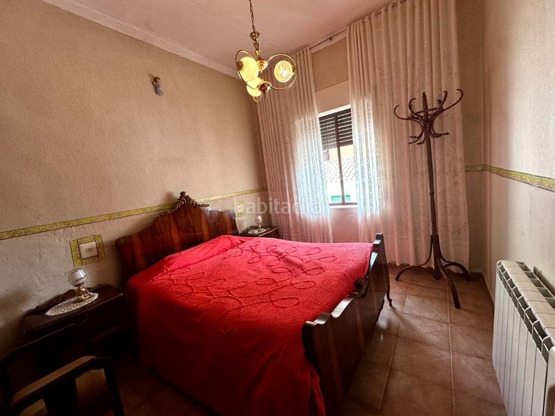 Foto 19cf1400-32f3-4cab-8d46-bbf994516d8b. Chalet en paseo del parque 2 chalet amplio con jardín y garaje en el centro , frente al parque en Madroñera