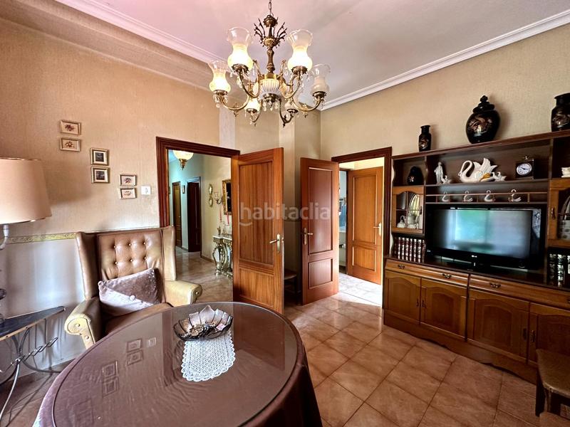 Foto 5b6b6087-4632-4c59-a01a-bb2a1695ace3. Chalet en paseo del parque 2 chalet amplio con jardín y garaje en el centro , frente al parque en Madroñera