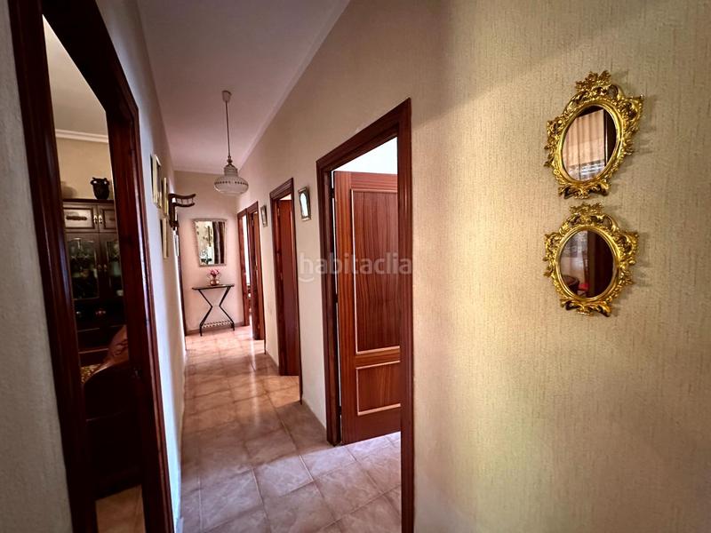 Foto 6ba58398-c13c-4b93-9910-99d193d42e69. Chalet en paseo del parque 2 chalet amplio con jardín y garaje en el centro , frente al parque en Madroñera