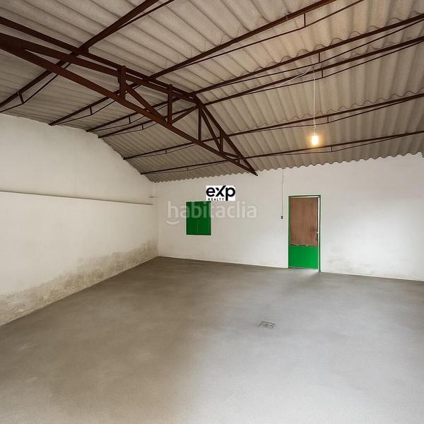 Foto 8e66a7fa-dc9b-415b-aed3-9b9b19222b66. Chalet en paseo del parque 2 chalet amplio con jardín y garaje en el centro , frente al parque en Madroñera