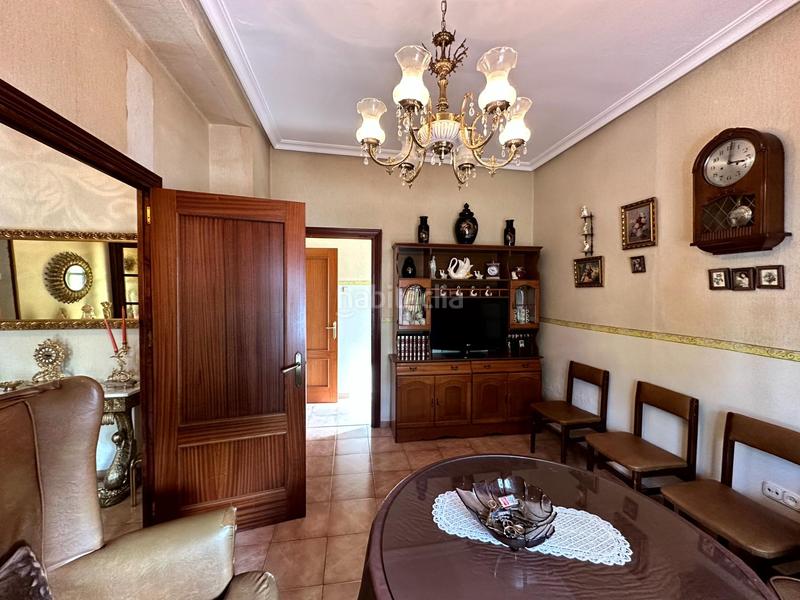 Foto b1303d08-d64b-4cac-8529-2202b596315e. Chalet en paseo del parque 2 chalet amplio con jardín y garaje en el centro , frente al parque en Madroñera