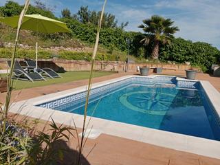 Chalet en Rosalia de castro 6. La casa que lo tiene todo en vespella de gaià  te va a enamorar!