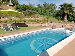Chalet à Rosalia de castro 6. La casa que lo tiene todo en vespella de gaià  te va a enamorar!