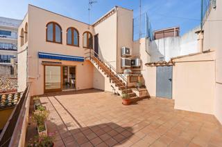 Doppelhaus  Carrer de l'arc. En palafrugell vivienda con licencia turística  local comercial