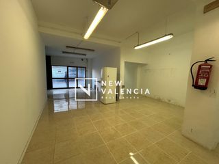 Local Comercial  Calle torres. Local muy luminoso junto a los jardines del turia
