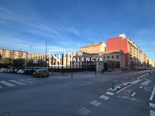 Local Comercial  Calle torres. Local muy luminoso y ventilado en barrio de nou moles.