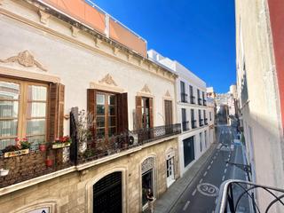 Casa adossada a Centro. Dúplex reformado en calle real  en el corazón de la ciudad