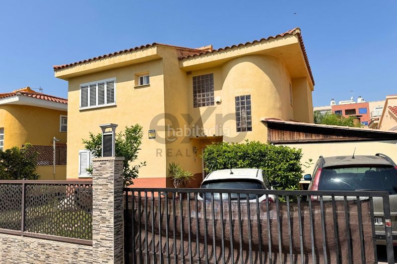 Foto 03b76934-adf1-4654-913d-c27d6d95d0a1. Casa amb calefacció aparcament piscina a Riba - roja de Túria