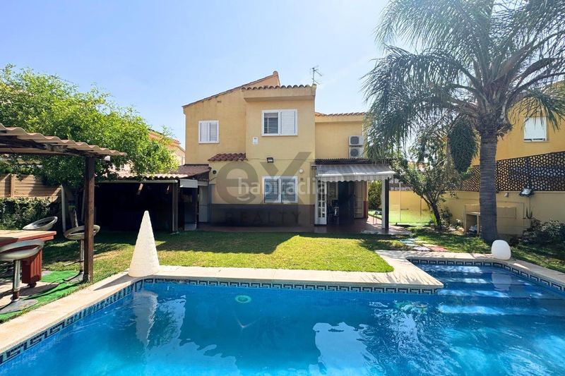 Foto 07ab70ab-dd20-4a17-924e-8049d217ab92. Casa amb calefacció aparcament piscina a Riba - roja de Túria