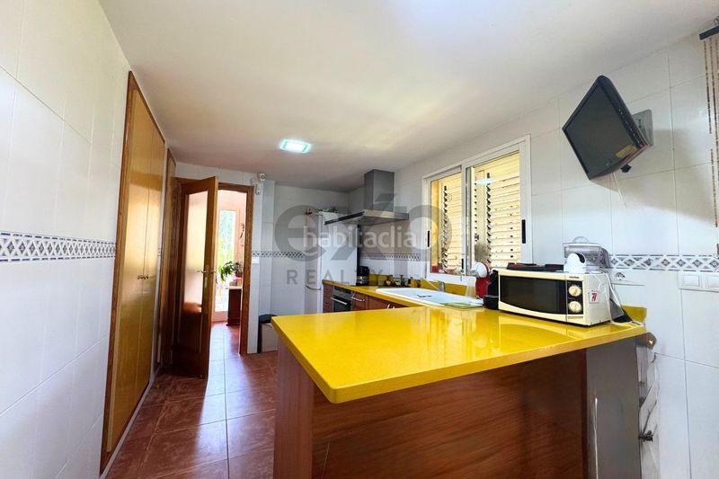 Foto 24c17bd1-8dd6-4e46-b3d5-05182a2e384a. Casa amb calefacció aparcament piscina a Riba - roja de Túria