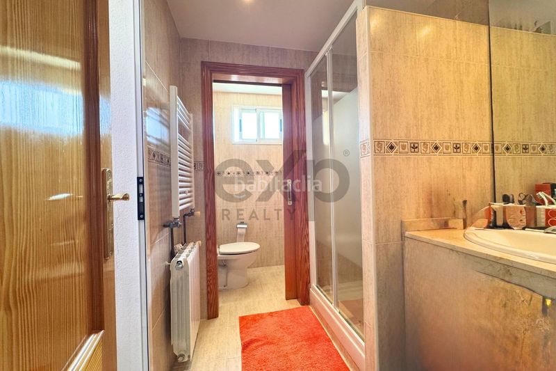 Foto 5ad0e2fd-b809-44d5-aa46-8f4a54cad0af. Casa amb calefacció aparcament piscina a Riba - roja de Túria