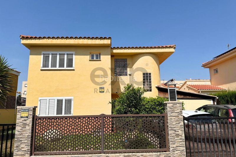 Foto 644027dd-1586-47de-9e5a-f2a745c51314. Casa amb calefacció aparcament piscina a Riba - roja de Túria