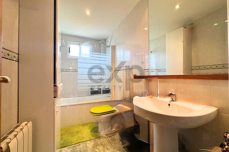 Foto 85908d3a-c4ab-4f0d-984d-e736d8c096a1. Casa amb calefacció aparcament piscina a Riba - roja de Túria