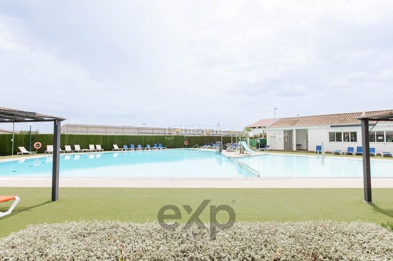 Foto c0810551-e03a-4110-997b-c786a78a7298. Casa amb calefacció aparcament piscina a Riba - roja de Túria