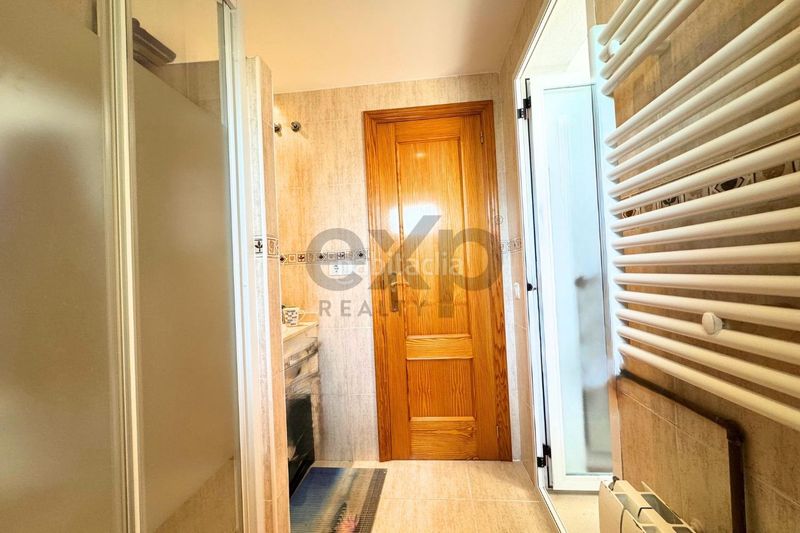 Foto d2936d84-2866-4127-9b31-0d9618eeb14d. Casa amb calefacció aparcament piscina a Riba - roja de Túria