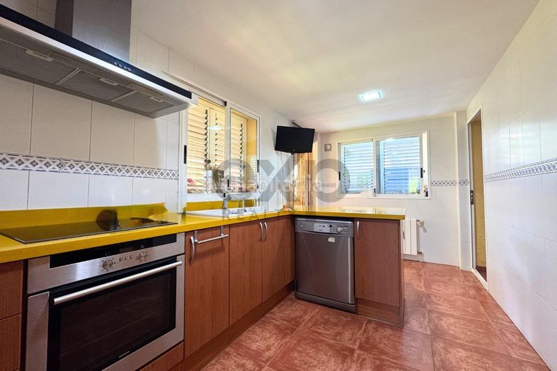 Foto d8315e2f-51d6-441f-bc5e-ee46cd4adf11. Casa amb calefacció aparcament piscina a Riba - roja de Túria