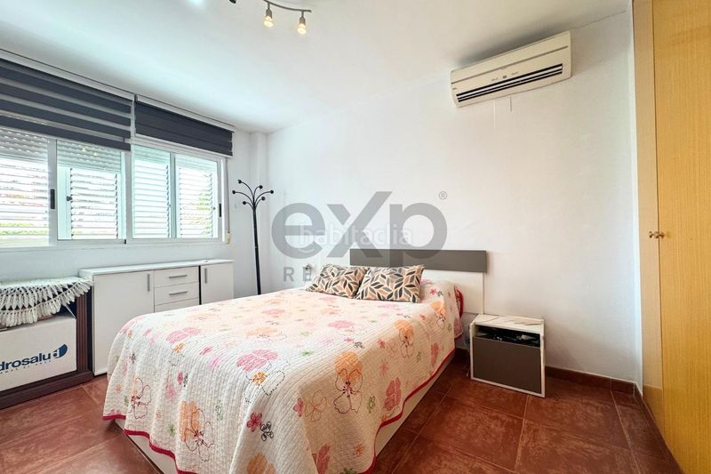 Foto da2383fa-435c-4a80-9775-c8757c1b7c45. Casa amb calefacció aparcament piscina a Riba - roja de Túria