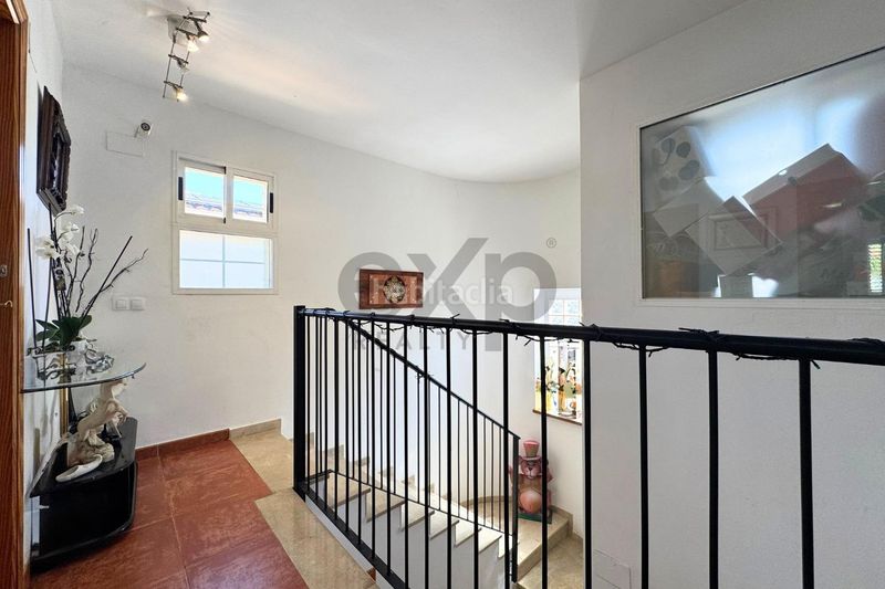 Foto e4698038-447e-4dd7-9c99-010fa3b39b54. Casa amb calefacció aparcament piscina a Riba - roja de Túria