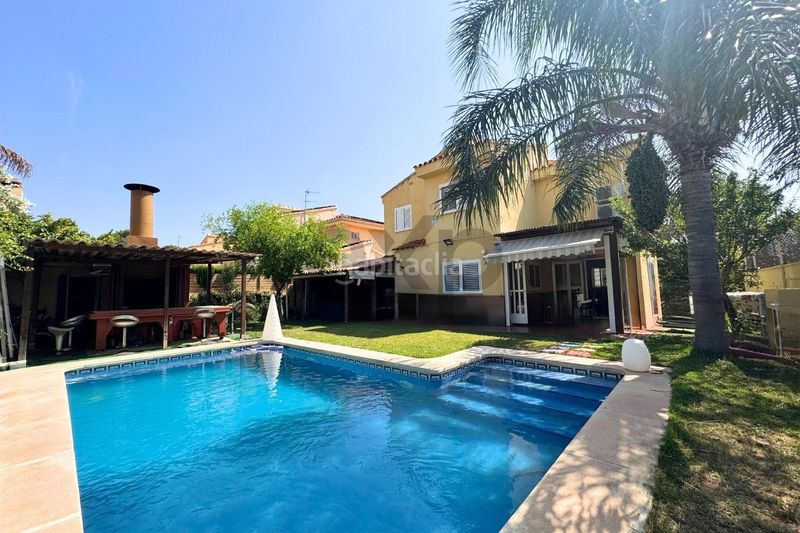 Foto e6e4bc1e-3f89-46db-aa8b-0f6f7f1b9085. Casa amb calefacció aparcament piscina a Riba - roja de Túria