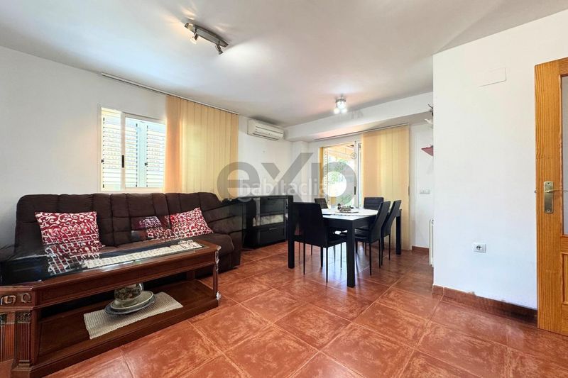 Foto f6f92cc0-fe47-4d23-b3f7-c2fd8d8a430d. Casa amb calefacció aparcament piscina a Riba - roja de Túria