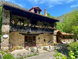 Edifici a Pasaje casa de la punvieja. diseminado los tojos 4 4. Se vende posadarestaurante con encanto en el corazón del parque