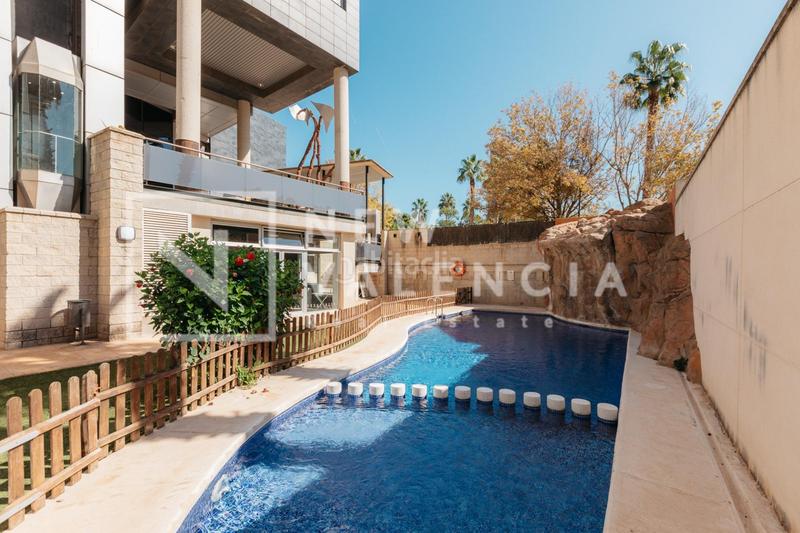 Foto e8d3d35b-29b9-4f7f-88c3-dc7d49254dc7. Àtic amb calefacció piscina a Nou Campanar Valencia