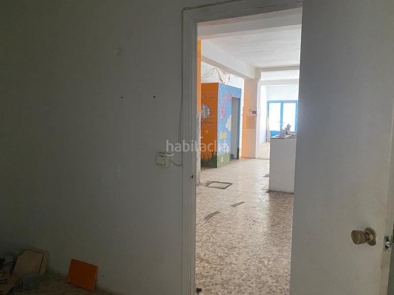 Foto b8de851e-03ec-45c3-9f31-a9936f66dc11. Local comercial estupendo local en calle comercial en Huelva