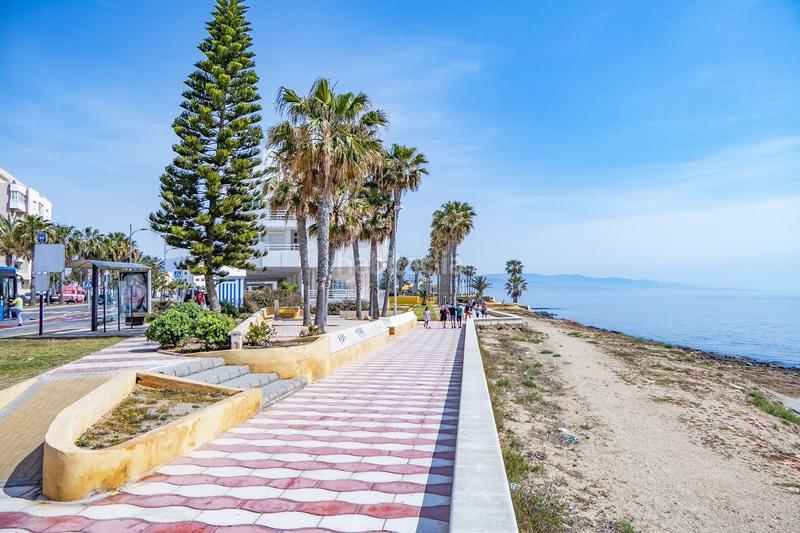 Foto 9ad2f3e2-3d5d-4f22-85a1-f6aa1b15cfc7. Maison avec parking dans El Puerto - La Romanilla Roquetas de Mar