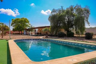 Casa a Zona Carrefour - Urbanizaciones. Chalet independiente con piscina, gimnasio y zona de barbacoa en