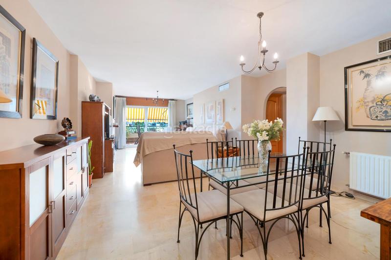 Foto 01b95bda-5567-4d4b-9f19-e6abbb716069. Appartement mit parking pool in Guadalmina Alta Marbella