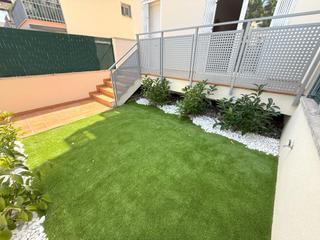 Flat  Avenida de vilanova i la geltrú. Planta baja a estrenar con jardín y terrazas  3 línea de mar can