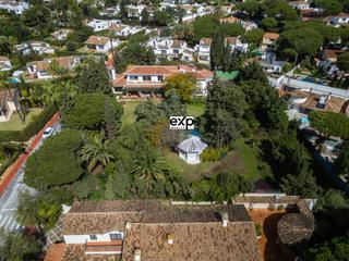 Xalet  Avenida españa de calahonda. Villa con 3000 metros de parcela cerca de la playa de calahonda